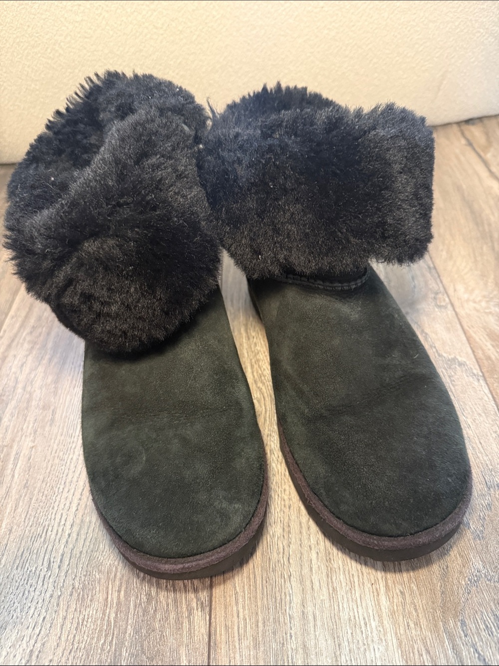 UGG Women's Dark Black Suede Shearling Booties
